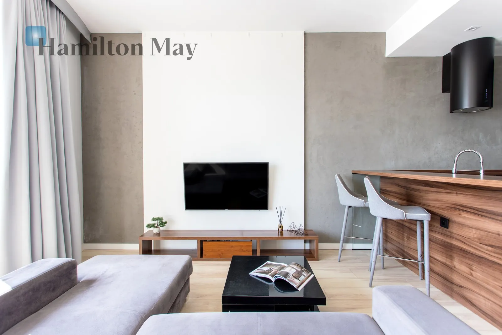 City: Wrocław Street: Podwale Region: Stare Miasto Level: 6 Price: 3800 PLN Bedrooms: 1 Bathrooms: 1 - slider