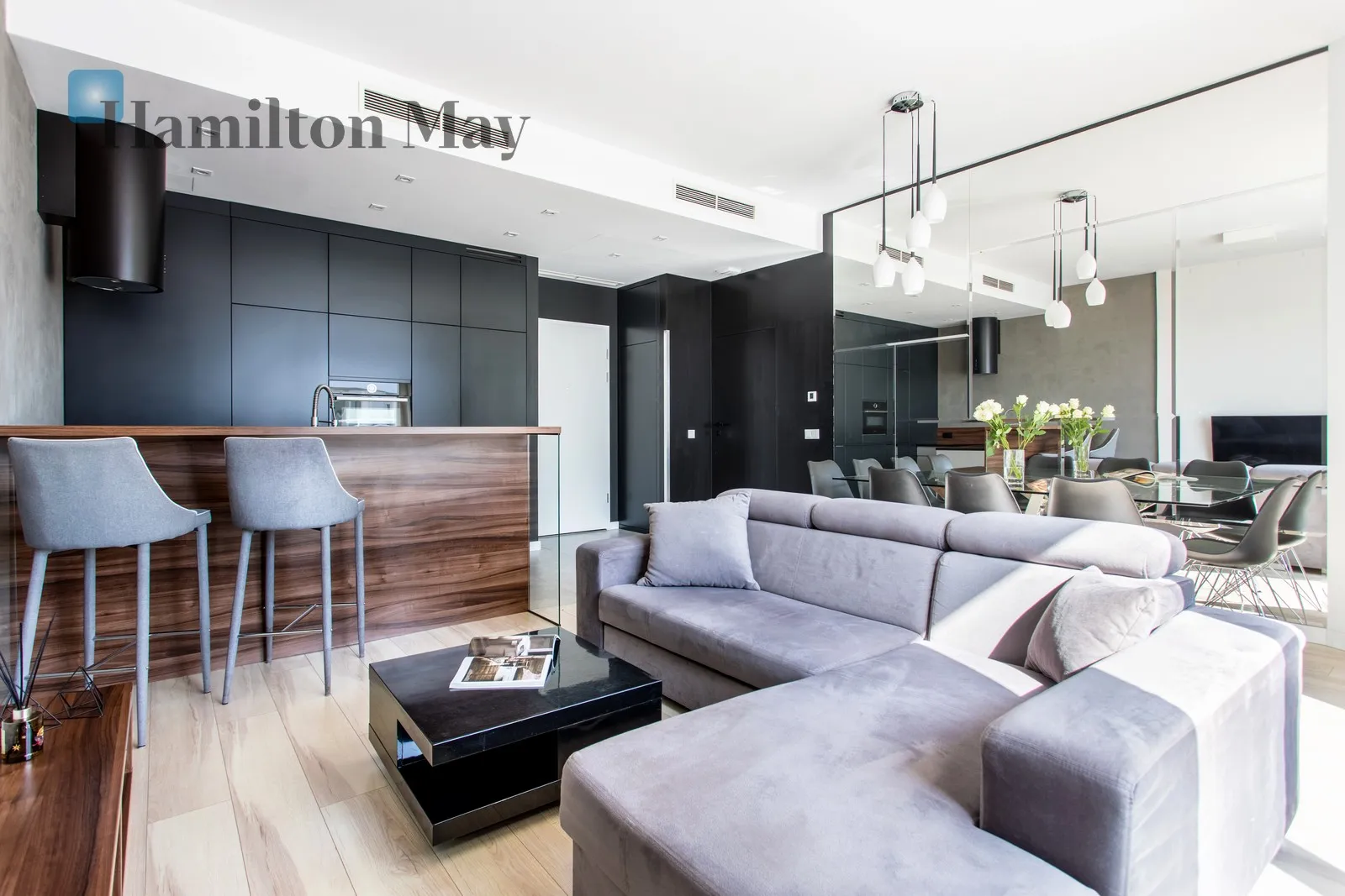 Street: Podwale Region: Stare Miasto Level: 6 Price: 3800 PLN Bedrooms: 1 Bathrooms: 1 Size: 45m2 - slider