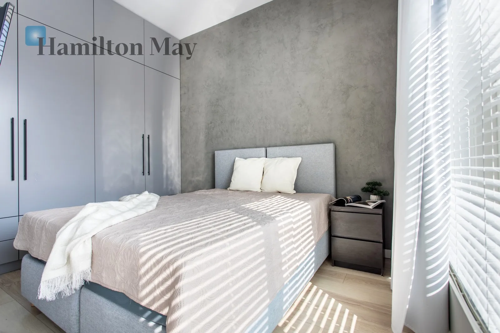 City: Wrocław Street: Podwale Region: Stare Miasto Level: 6 Price: 3800 PLN Bedrooms: 1 - slider