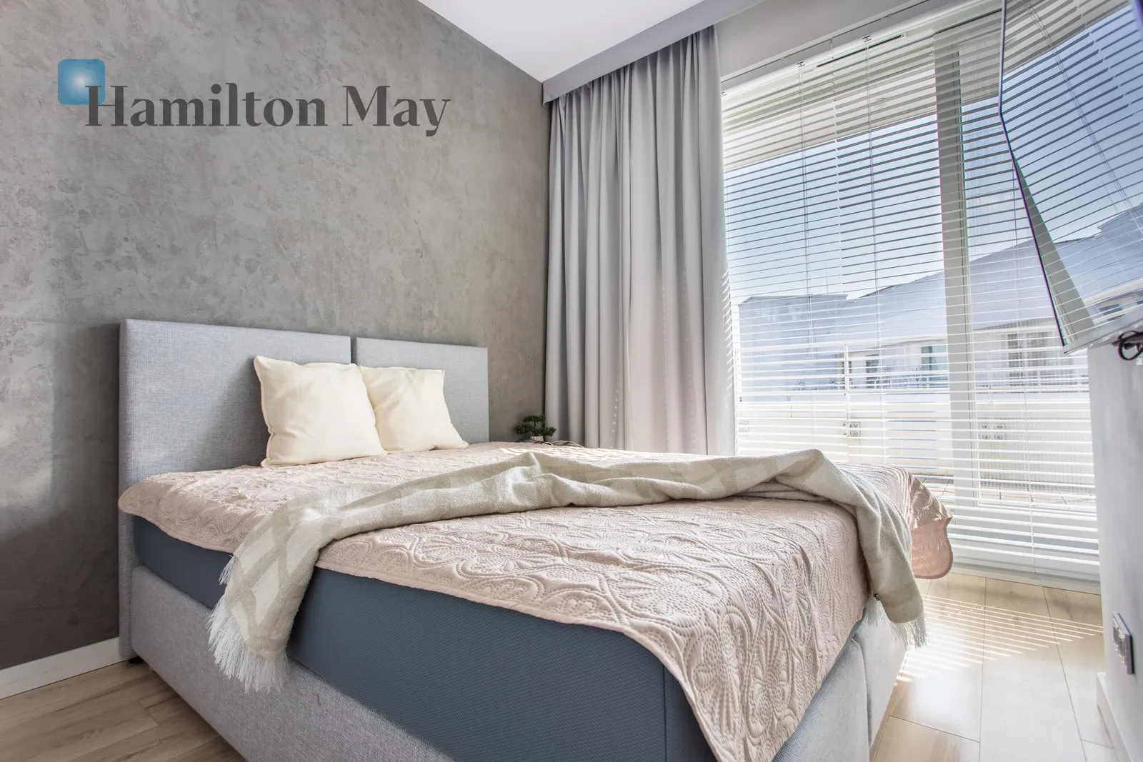 Street: Podwale Region: Stare Miasto Level: 6 Price: 3800 PLN Bedrooms: 1 Bathrooms: 1 - slider