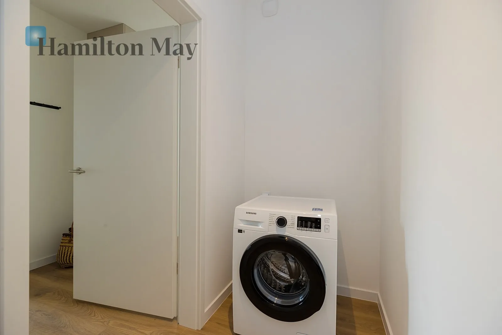 Street: Żupnicza Region: Praga-Południe Subregion: Kamionek Distance to centre: 4.69 km Level: 1 Price: 1490000 PLN - slider