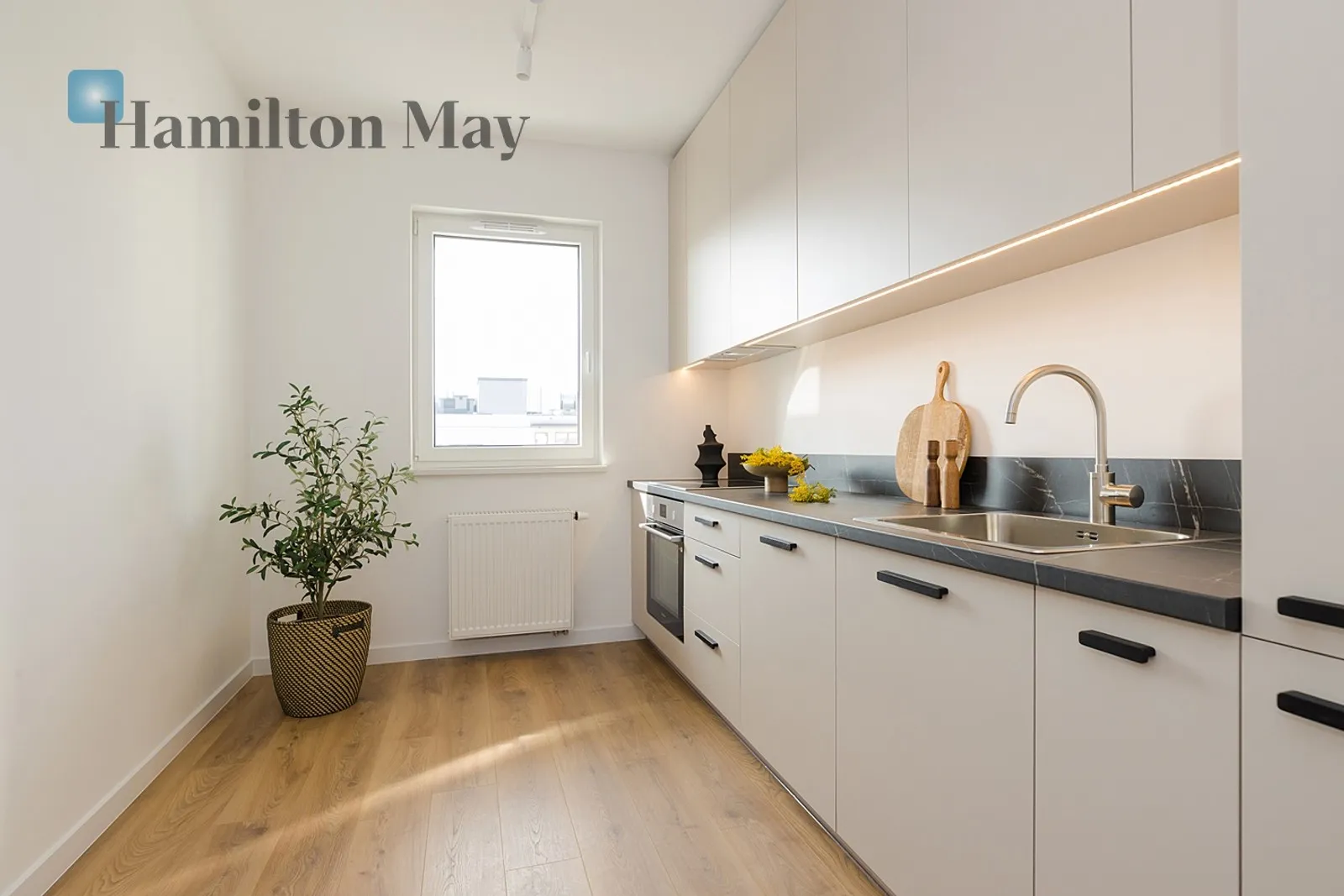 City: Warszawa Street: Żupnicza Region: Praga-Południe Subregion: Kamionek Distance to centre: 4.69 km Level: 1 Price: 1490000 PLN Bedrooms: 3 - slider