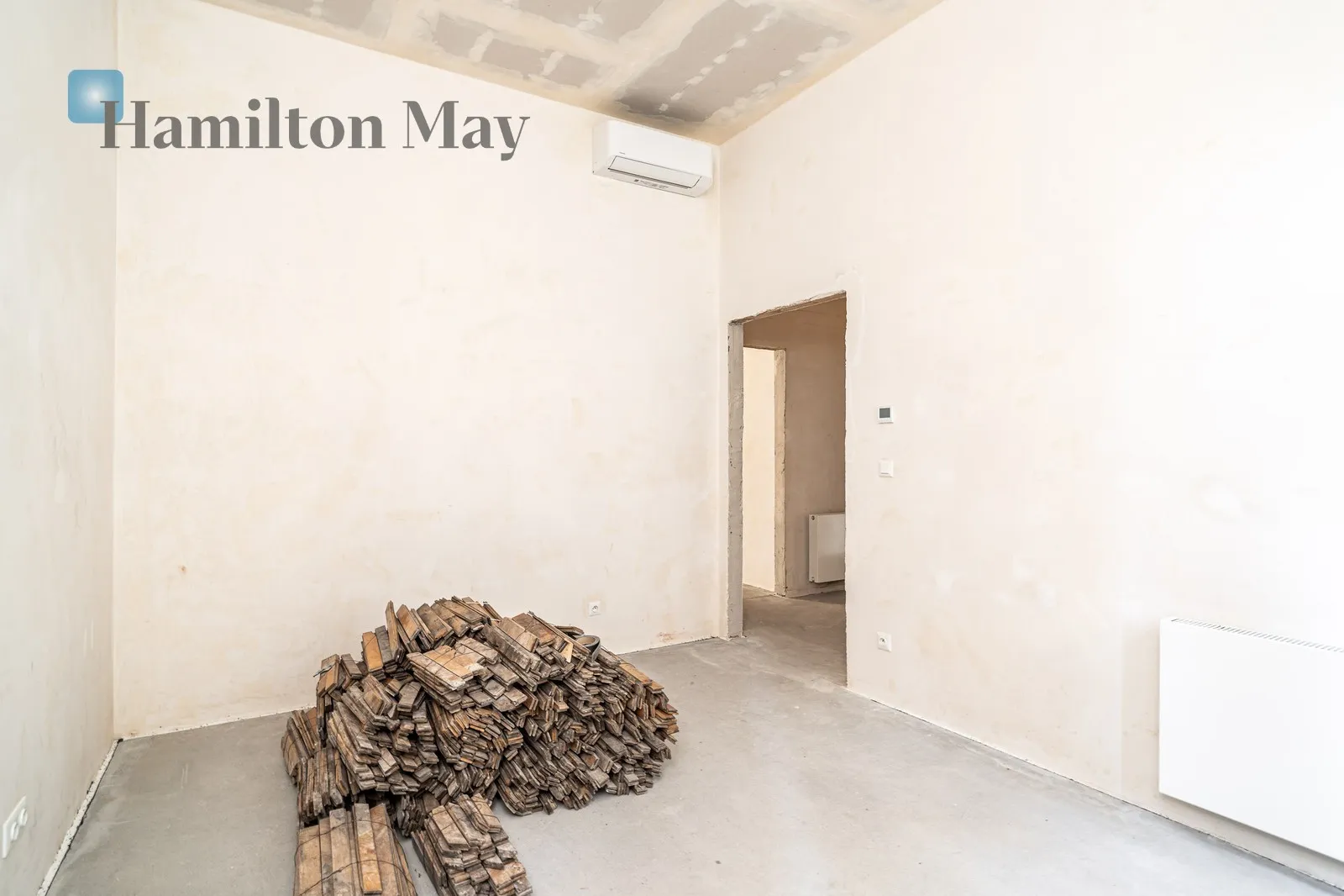 Region: Stare Miasto Subregion: Nowy Świat Price: 3470319.99 PLN Bedrooms: 2 - slider