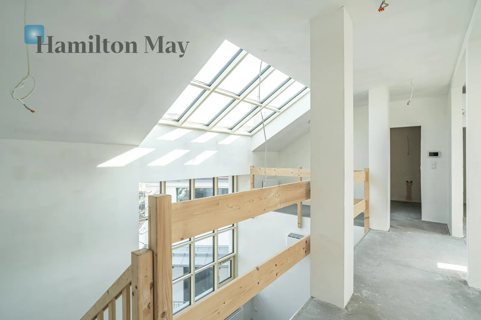 Квартира в новому, престижному інвестиційному комплексі в Старому місті - стандарт забудовника - slider