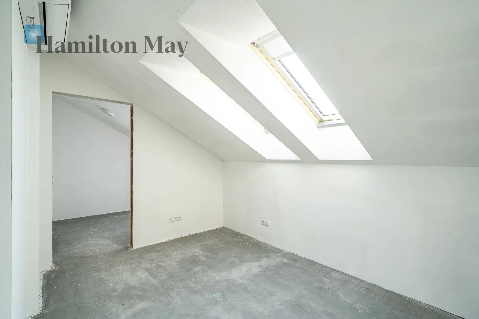 Квартира в новому, престижному інвестиційному комплексі в Старому місті - стандарт забудовника - slider