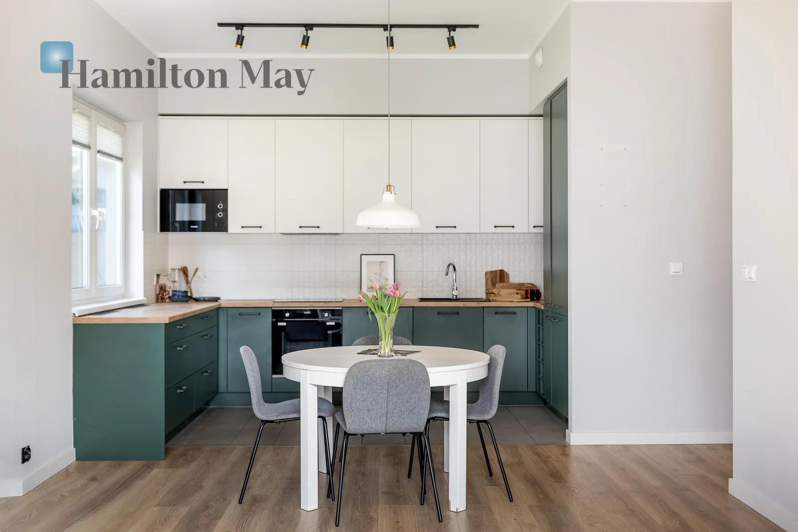 Street: Czerwonego Prądnika Region: Prądnik Czerwony Distance to centre: 2.51 km Price: 1290000 PLN Bedrooms: 2 - slider