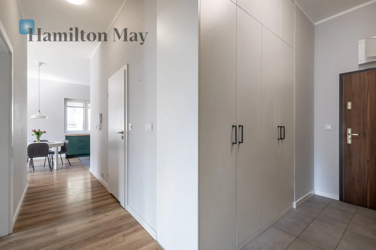 Distance to centre: 2.51 km Price: 1290000 PLN - slider