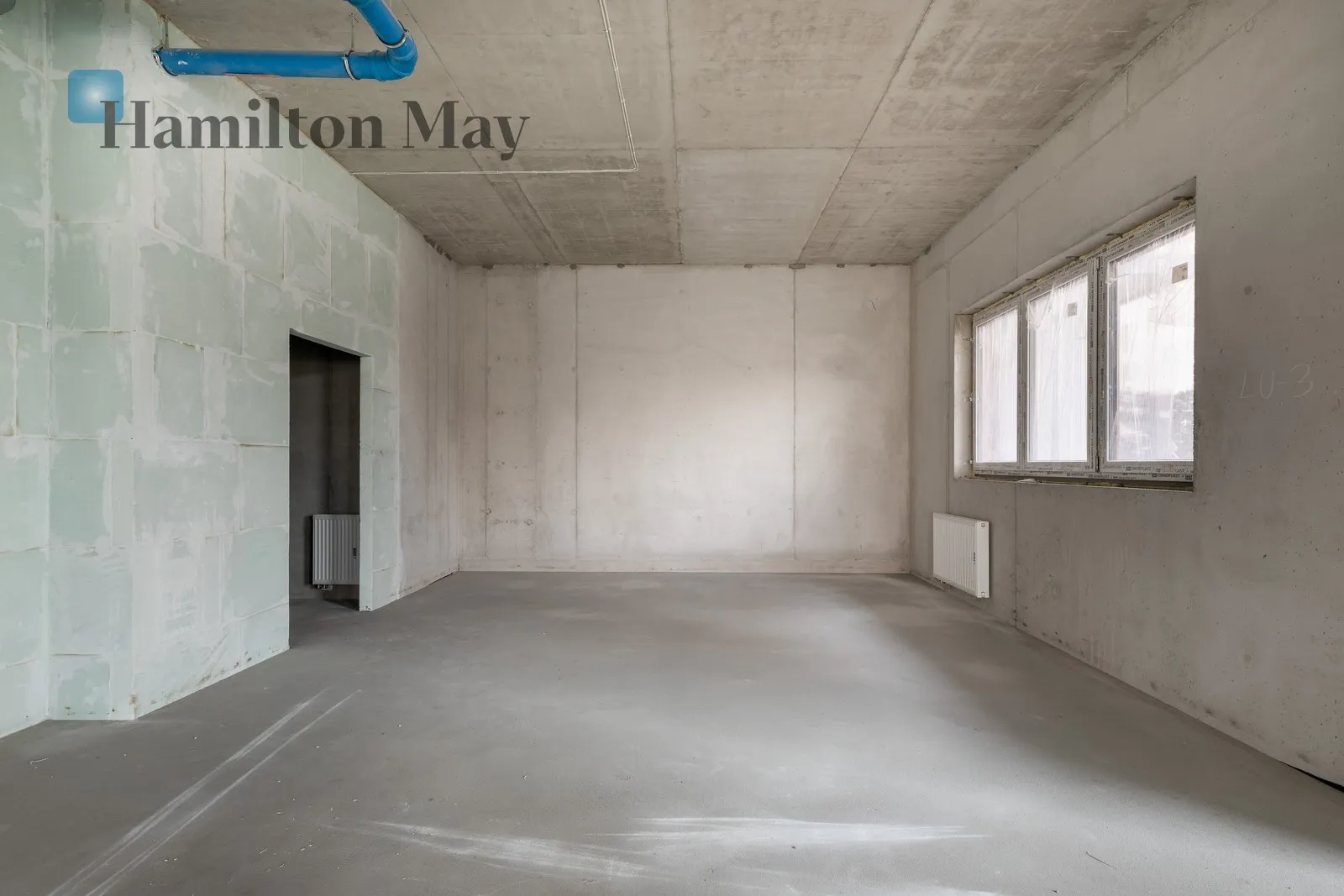 Просторе комерційне приміщення з паркінгом - slider