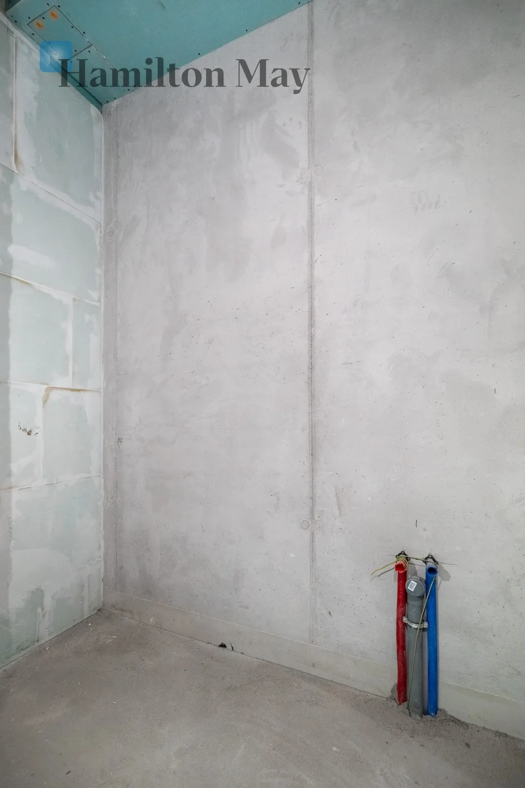 Просторе комерційне приміщення з паркінгом - slider