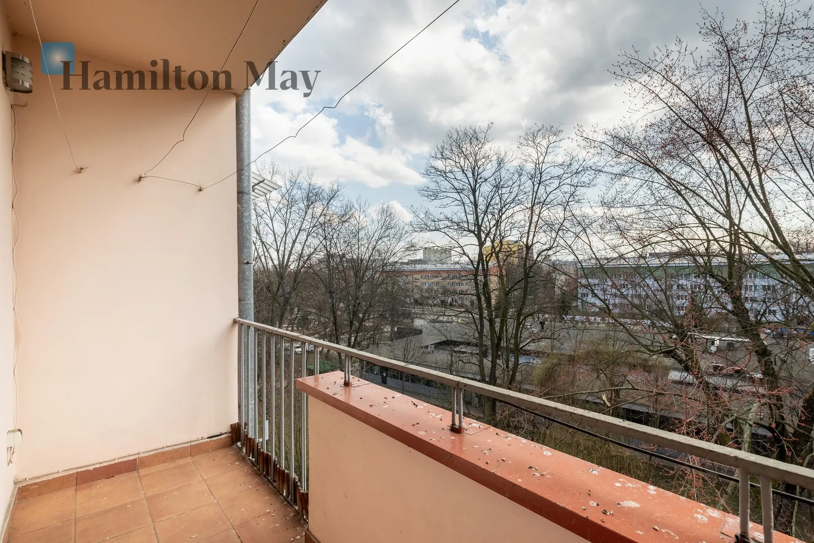 Distance to centre: 2 km Level: 4 Price: 2800 PLN Bedrooms: 1 - slider