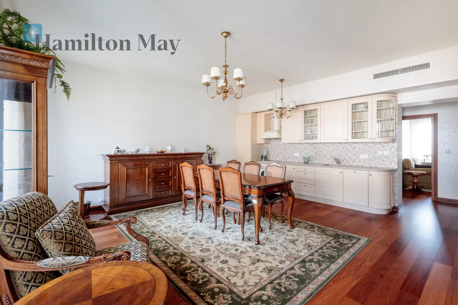 City: Kraków Street: Sukiennicza Region: Stare Miasto Distance to centre: 1.1 km Level: 2 Price: 5700 PLN Bedrooms: 2 Bathrooms: 1 Size: 71.2m2 Price/m2: 80 PLN - slider