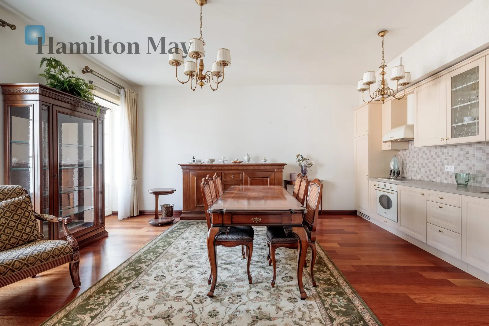 City: Kraków Street: Sukiennicza Region: Stare Miasto Distance to centre: 1.1 km Level: 2 Price: 5700 PLN Bedrooms: 2 Bathrooms: 1 Size: 71.2m2 - slider