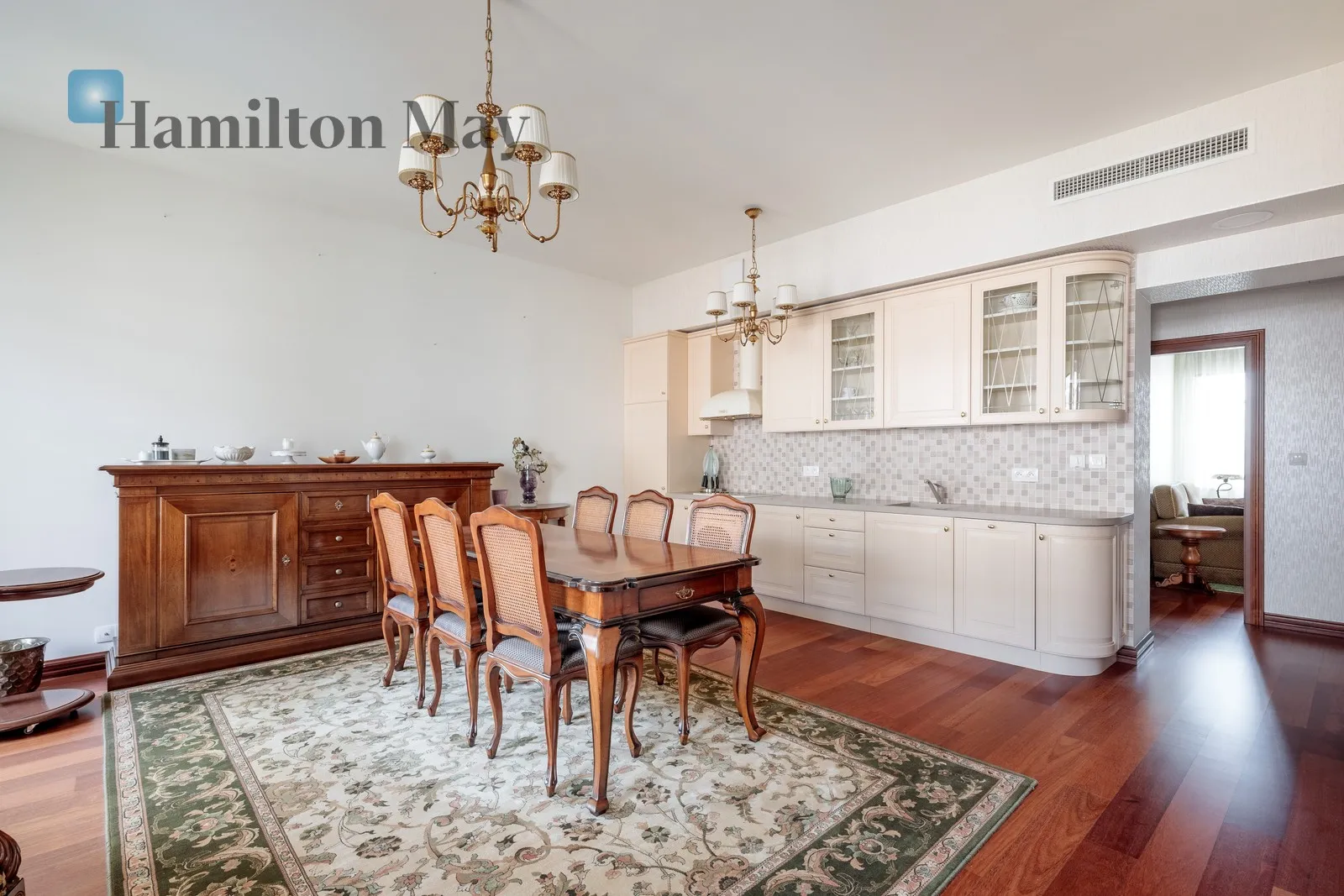 City: Kraków Street: Sukiennicza Region: Stare Miasto Distance to centre: 1.1 km Level: 2 Price: 5700 PLN Bedrooms: 2 Bathrooms: 1 - slider