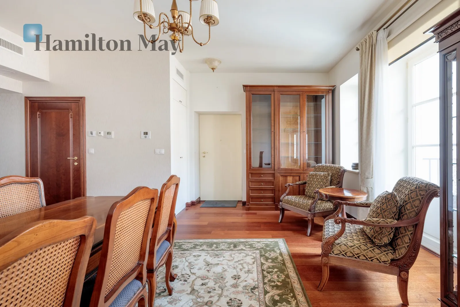 Region: Stare Miasto Distance to centre: 1.1 km Level: 2 Price: 5700 PLN Bedrooms: 2 Bathrooms: 1 Size: 71.2m2 Price/m2: 80 PLN - slider