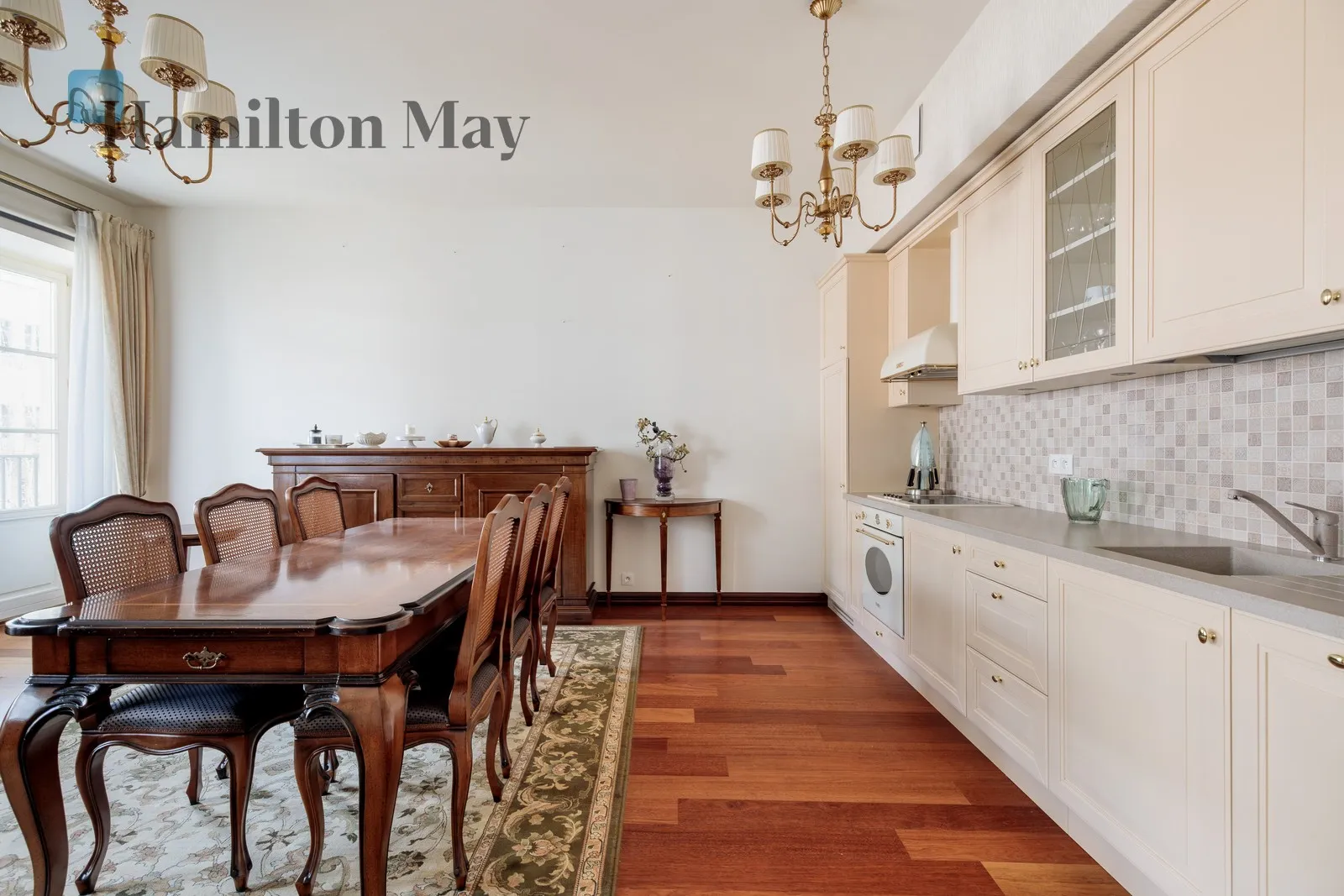 Distance to centre: 1.1 km Level: 2 Price: 5700 PLN Bedrooms: 2 Bathrooms: 1 Size: 71.2m2 Price/m2: 80 PLN - slider