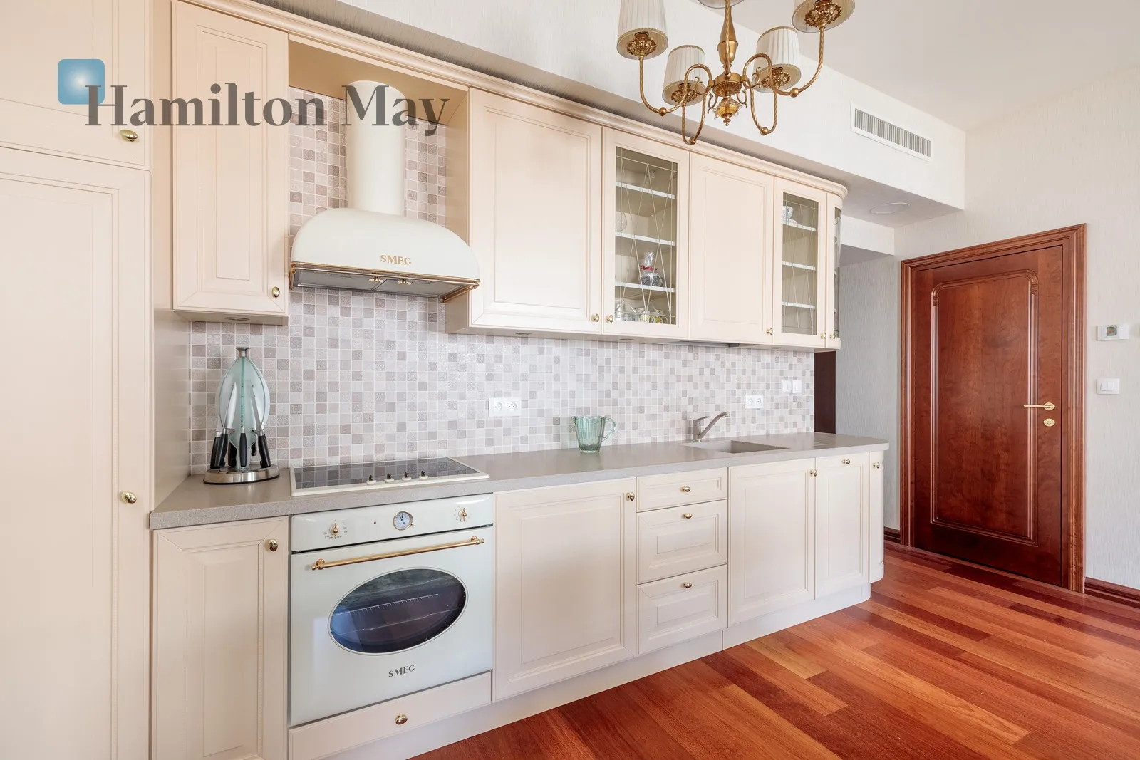 City: Kraków Street: Sukiennicza Region: Stare Miasto Distance to centre: 1.1 km Level: 2 Price: 5700 PLN - slider