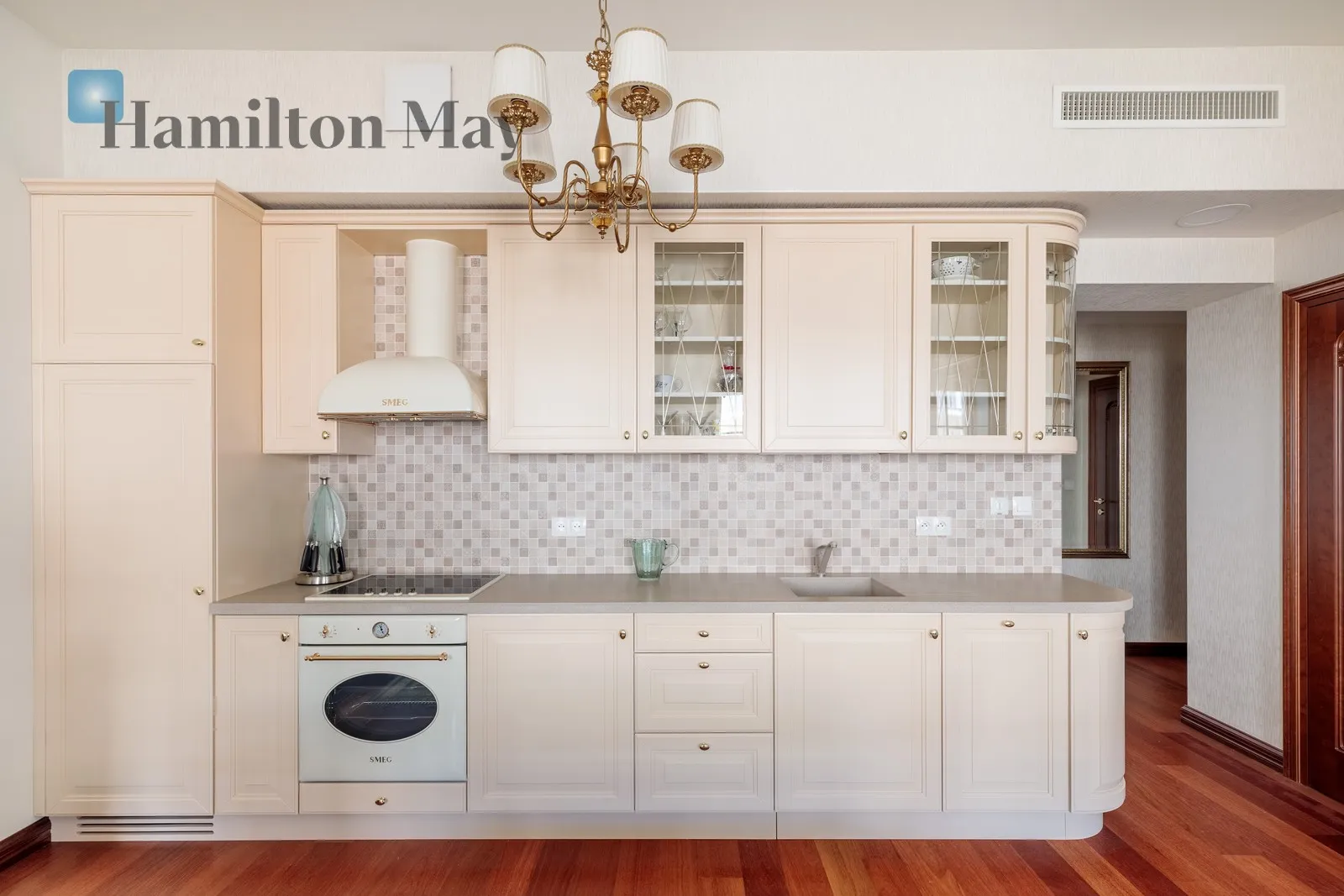 Street: Sukiennicza Region: Stare Miasto Distance to centre: 1.1 km Level: 2 Price: 5700 PLN Bedrooms: 2 - slider