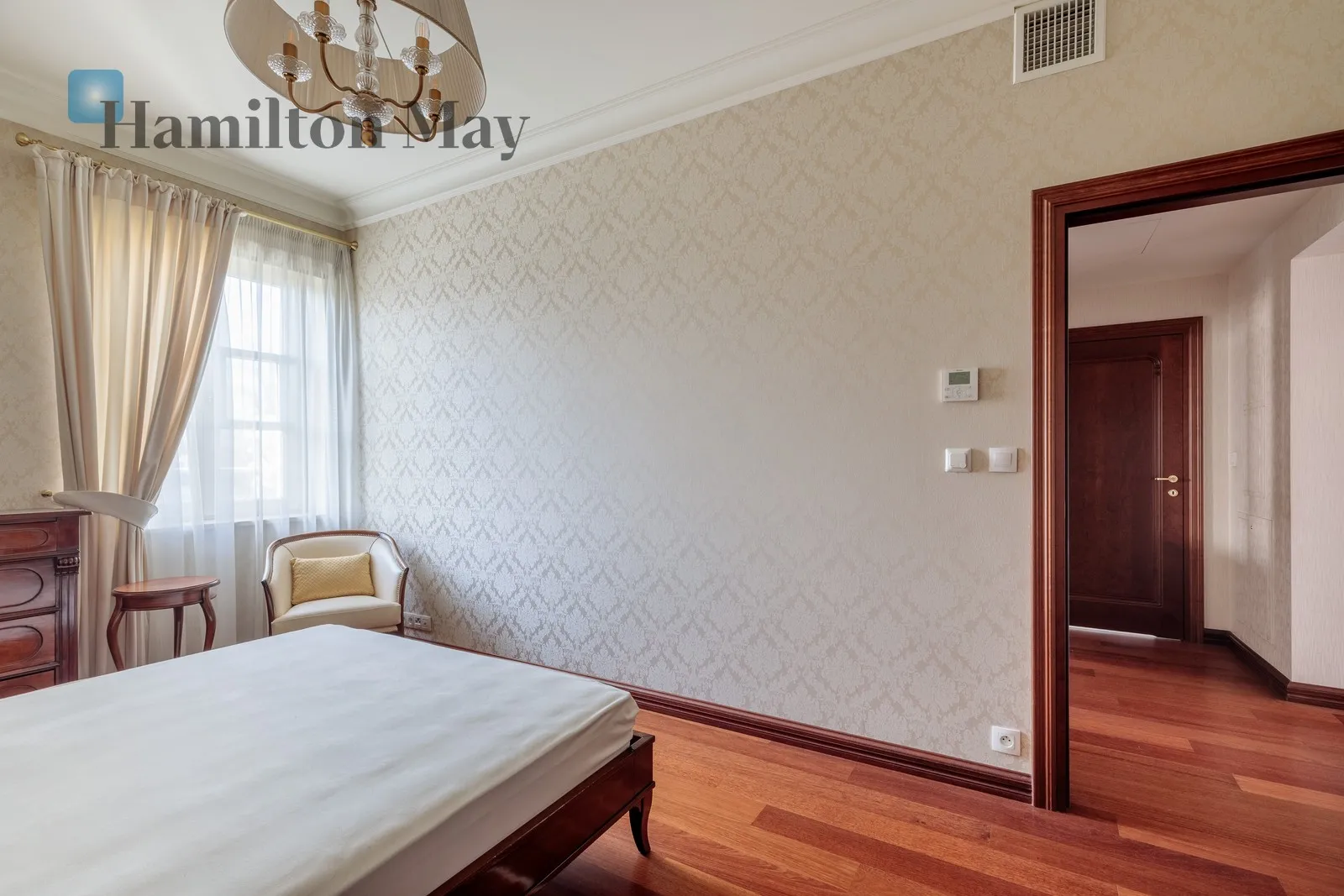 Region: Stare Miasto Distance to centre: 1.1 km Level: 2 Price: 5700 PLN Bedrooms: 2 - slider