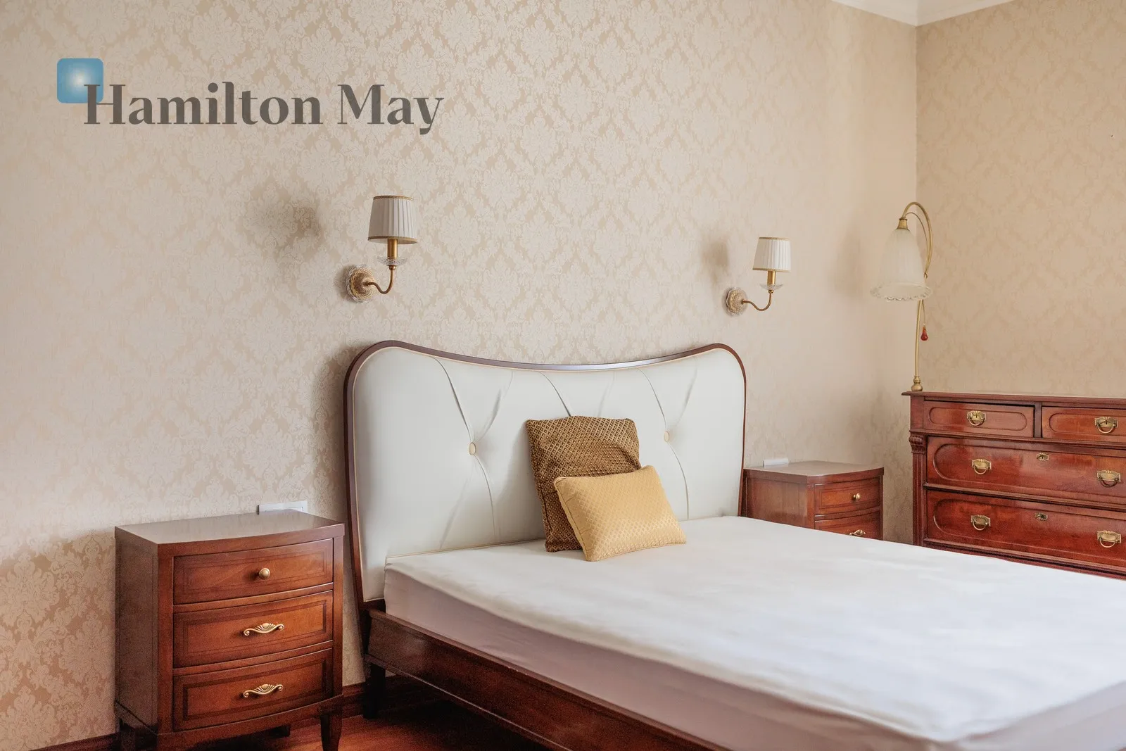 Distance to centre: 1.1 km Level: 2 Price: 5700 PLN Bedrooms: 2 Bathrooms: 1 - slider