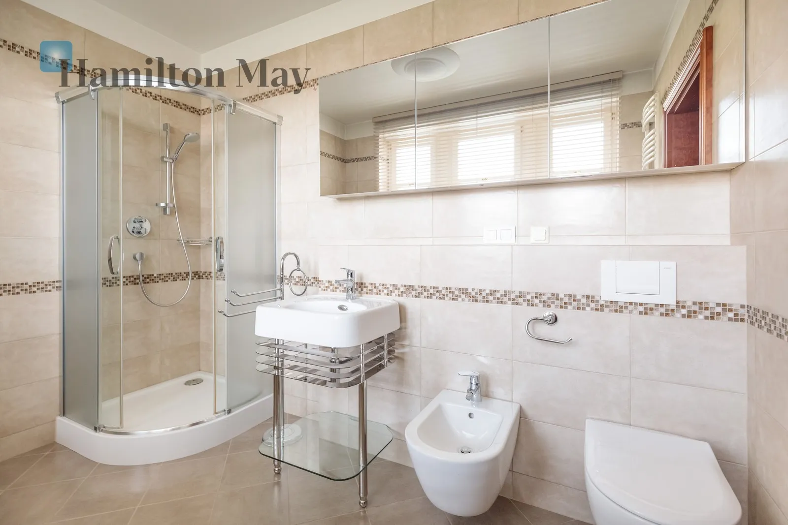 Price: 5700 PLN Bedrooms: 2 Bathrooms: 1 Size: 71.2m2 Price/m2: 80 PLN - slider