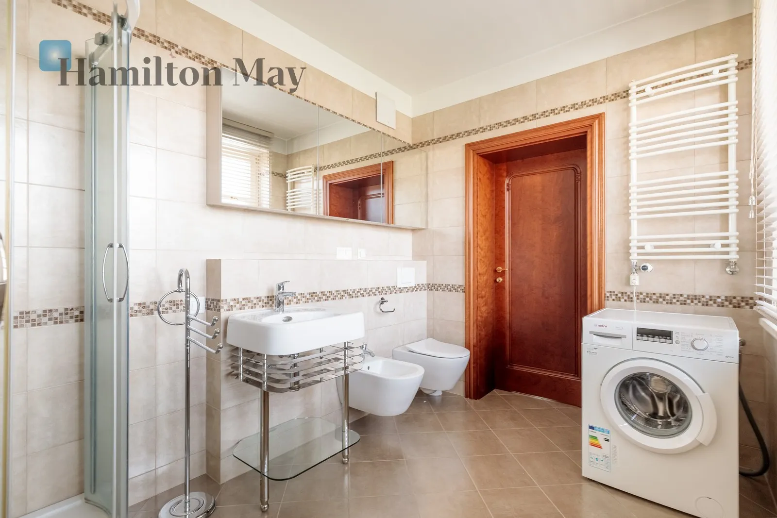 City: Kraków Street: Sukiennicza Region: Stare Miasto Distance to centre: 1.1 km - slider