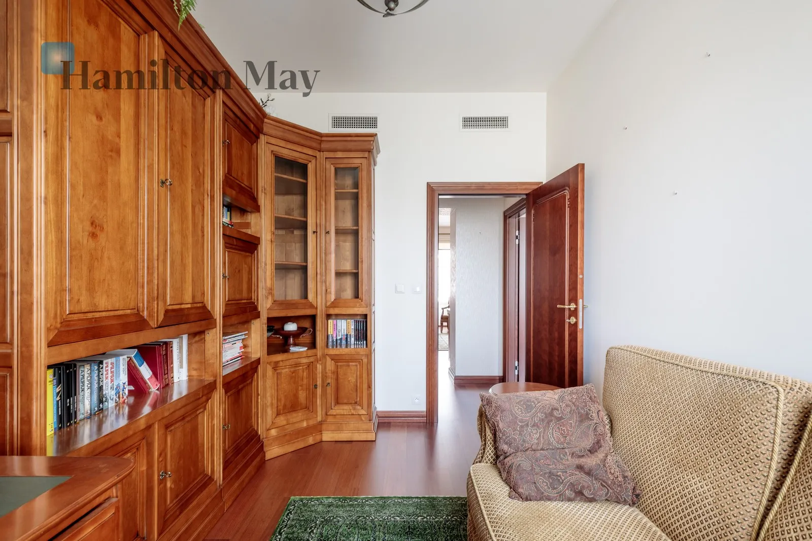 Region: Stare Miasto Distance to centre: 1.1 km Level: 2 Price: 5700 PLN - slider