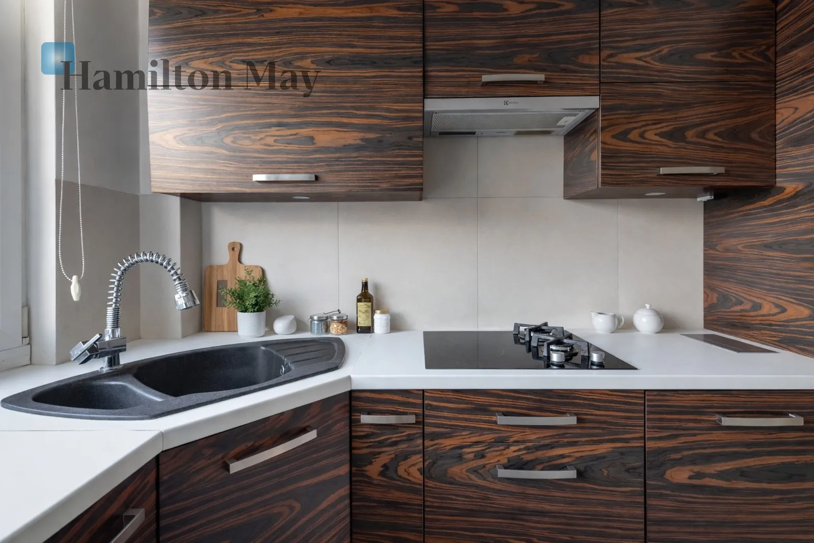 Region: Grzegórzki Distance to centre: 2 km Level: 4 Price: 2800 PLN Bedrooms: 1 Bathrooms: 1 - slider