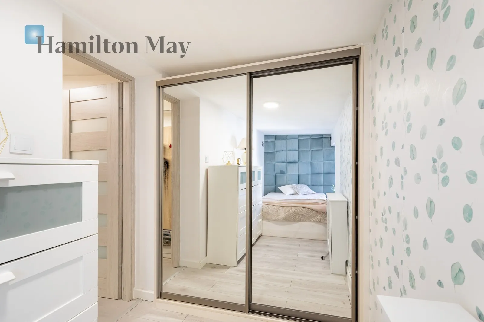 A cozy attic apartment with a separate bedroom in the heart of Podgórze - slider