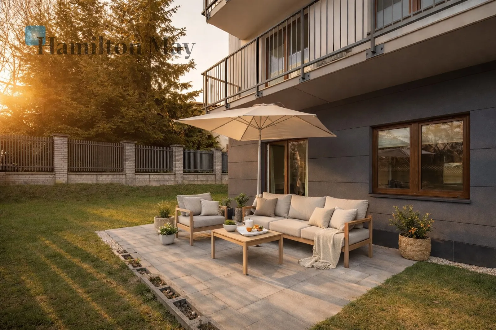 Modern 3-room apartment with a large garden close to the center - slider