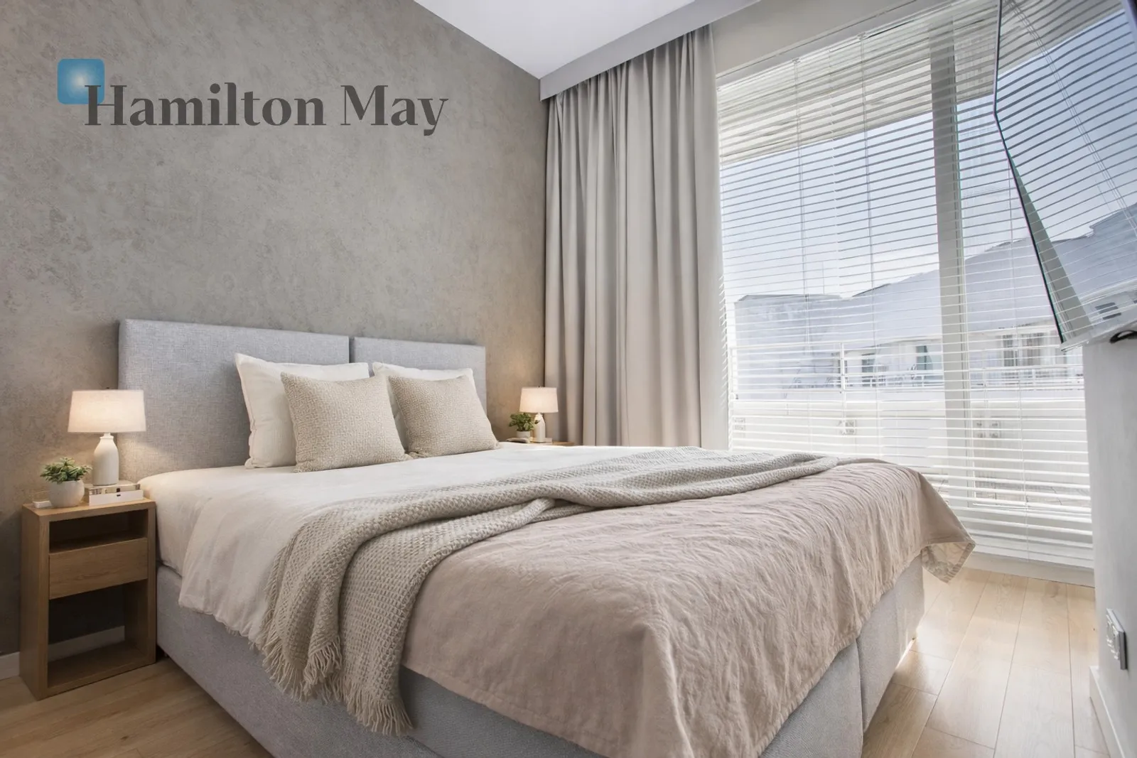 Private 1-bed on the Top Floor of OVO | Old Town | Balcony - slider