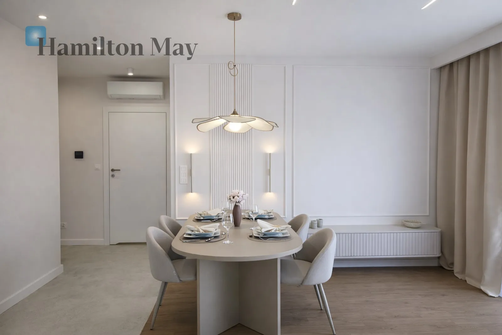 Сучасна квартира з унікальним оздобленням - тристороннє виходу з балконом - slider