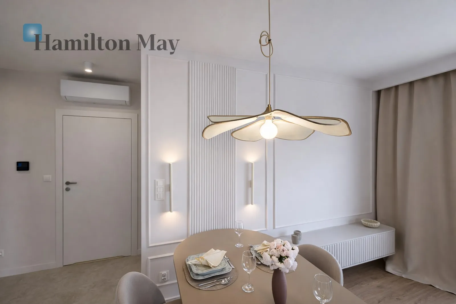 Сучасна квартира з унікальним оздобленням - тристороннє виходу з балконом - slider