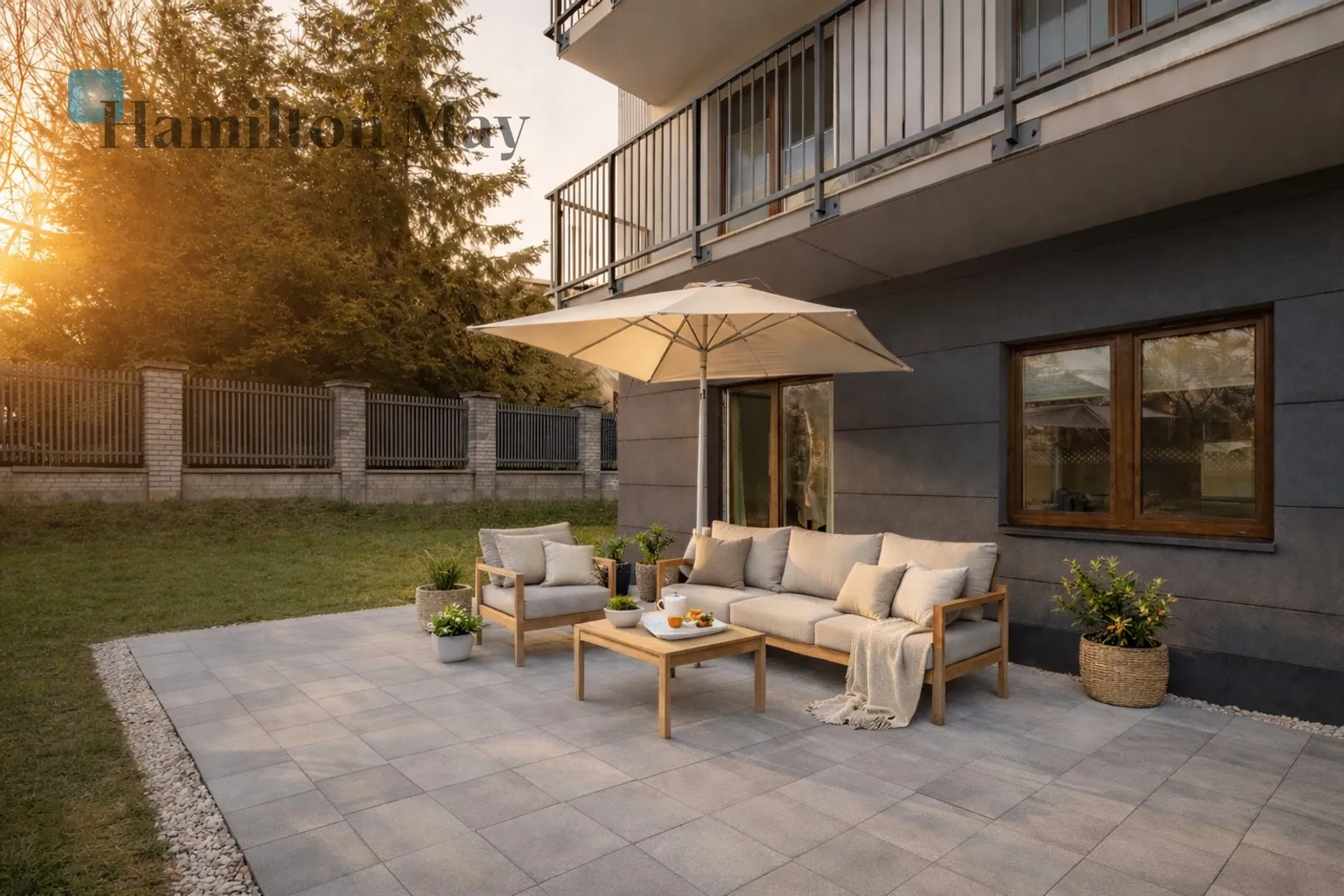 Сучасна 3-кімнатна квартира з великим садом недалеко від центру - slider