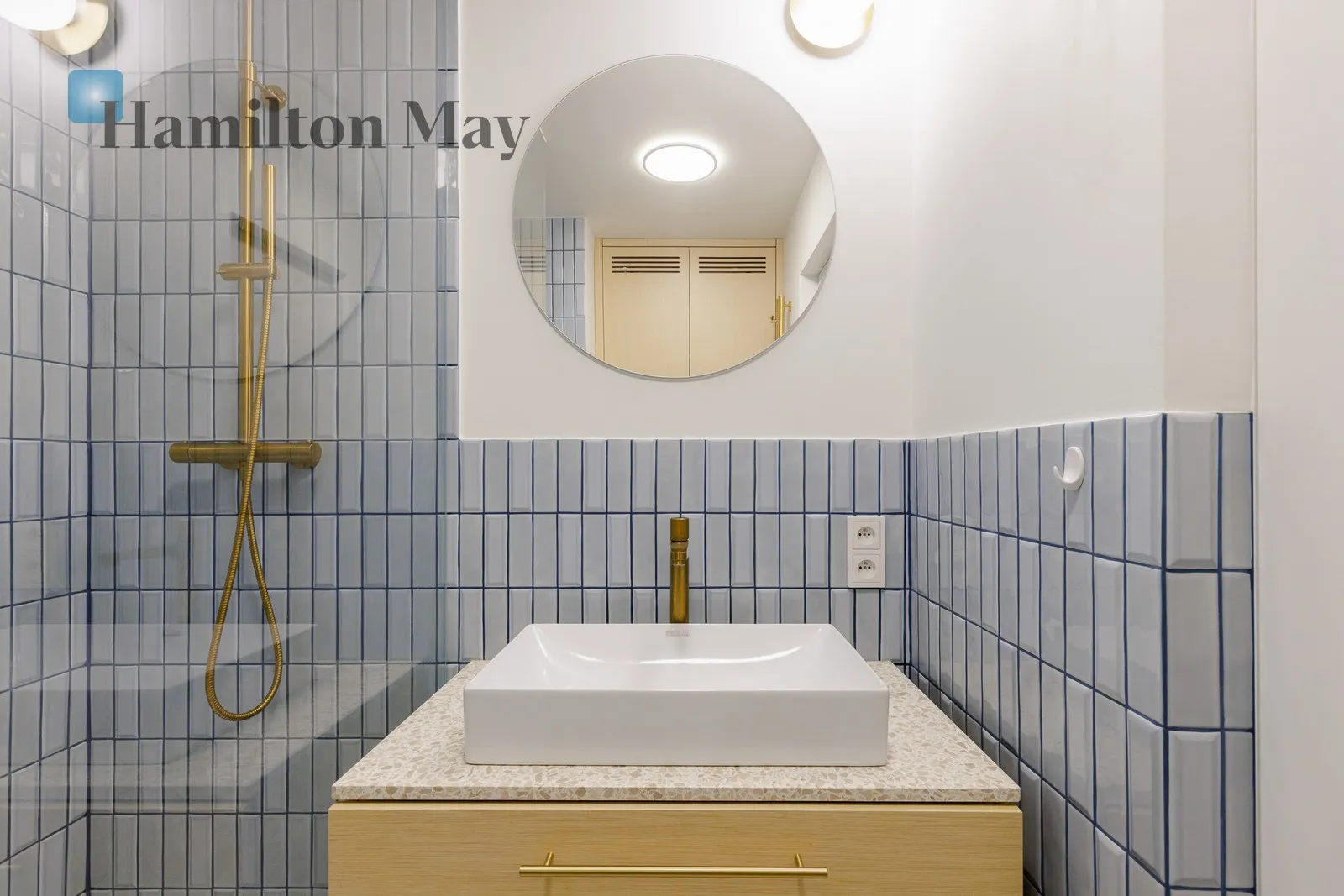 City: Warszawa Street: Targowa Region: Praga-Północ Subregion: Stara Praga Distance to centre: 2.99 km Level: 2 Price: 1350000 PLN Bedrooms: 1 - slider
