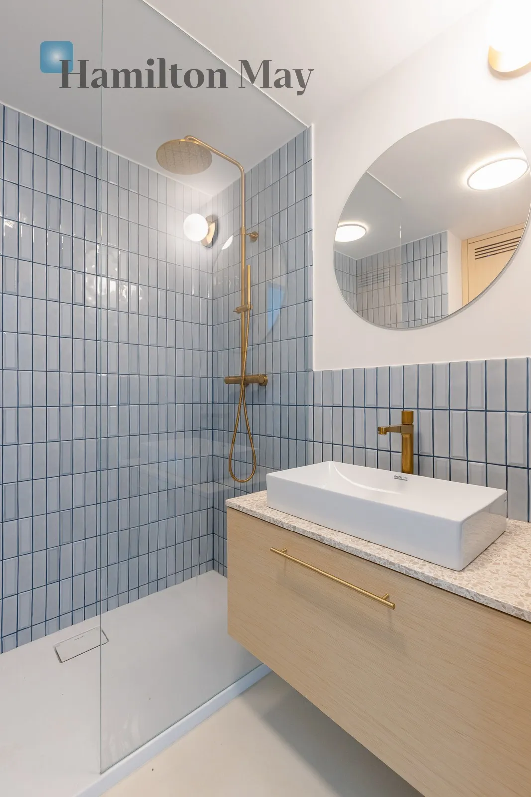 Subregion: Stara Praga Distance to centre: 2.99 km Level: 2 Price: 1350000 PLN Bedrooms: 1 Bathrooms: 2 Size: 35m2 Price/m2: 38571 PLN - slider