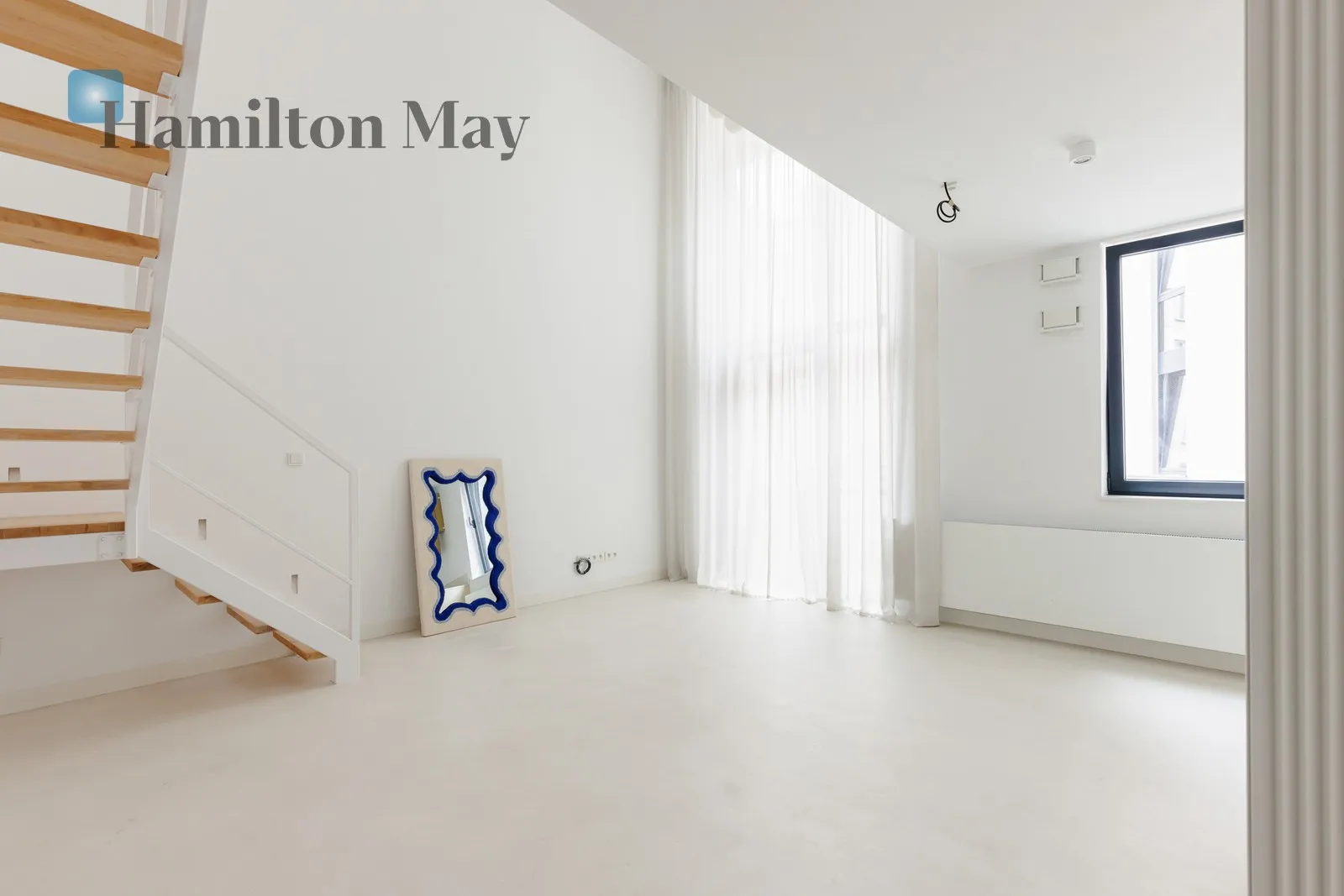 Street: Targowa Region: Praga-Północ Subregion: Stara Praga Distance to centre: 2.99 km Level: 2 Price: 1350000 PLN Bedrooms: 1 Bathrooms: 2 Size: 35m2 Price/m2: 38571 PLN - slider