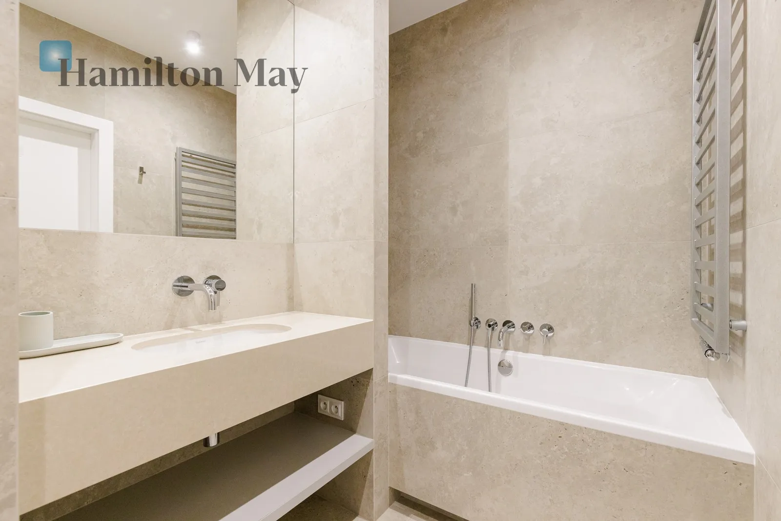 Street: Ludwiki Region: Wola Subregion: Czyste Distance to centre: 3.16 km Level: 1 Price: 8100 PLN Bedrooms: 2 Bathrooms: 2 - slider