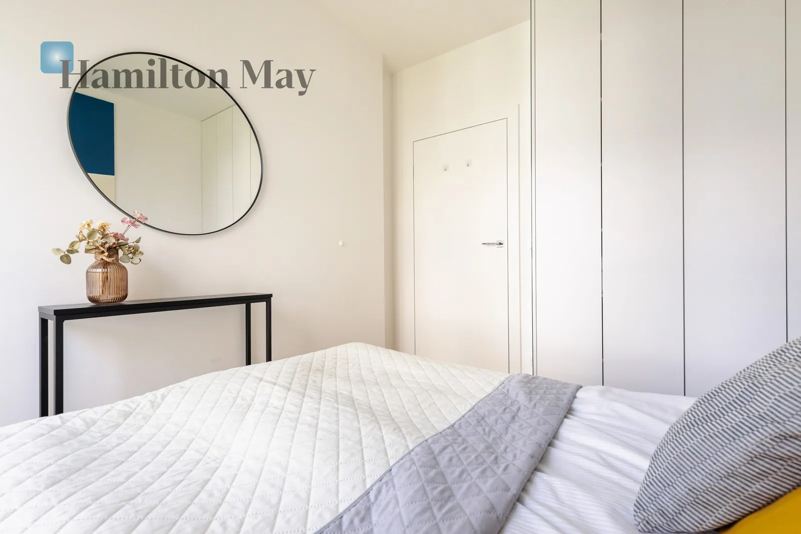 City: Warszawa Street: Ludwiki Region: Wola Subregion: Czyste Distance to centre: 3.16 km Level: 1 Price: 8100 PLN Bedrooms: 2 - slider