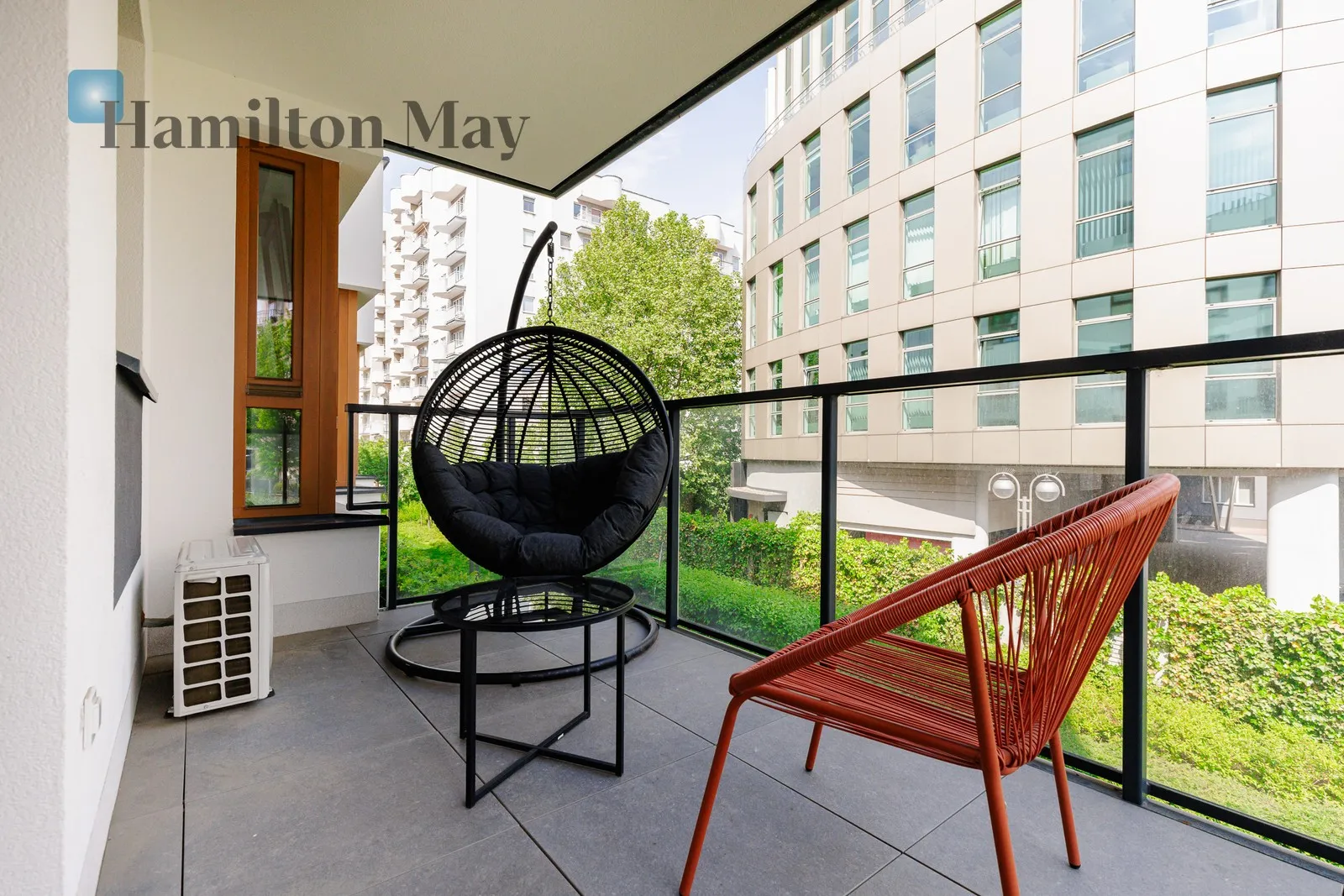 Distance to centre: 3.16 km Level: 1 Price: 8100 PLN Bedrooms: 2 Bathrooms: 2 Size: 58m2 Price/m2: 140 PLN - slider