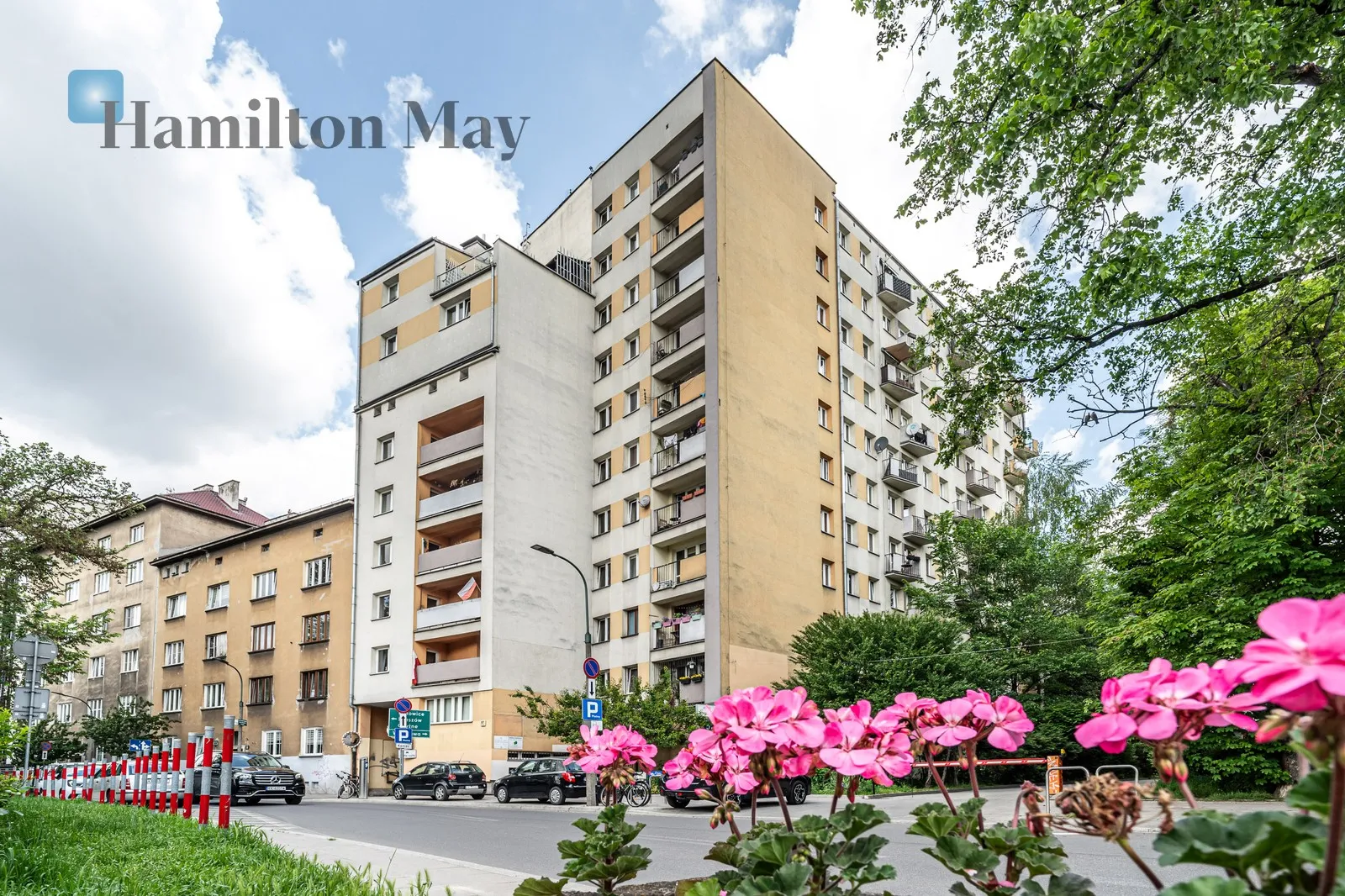 Distance to centre: 1.16 km Level: 2 Price: 3300 PLN Bedrooms: 1 Bathrooms: 1 Size: 35.5m2 - slider