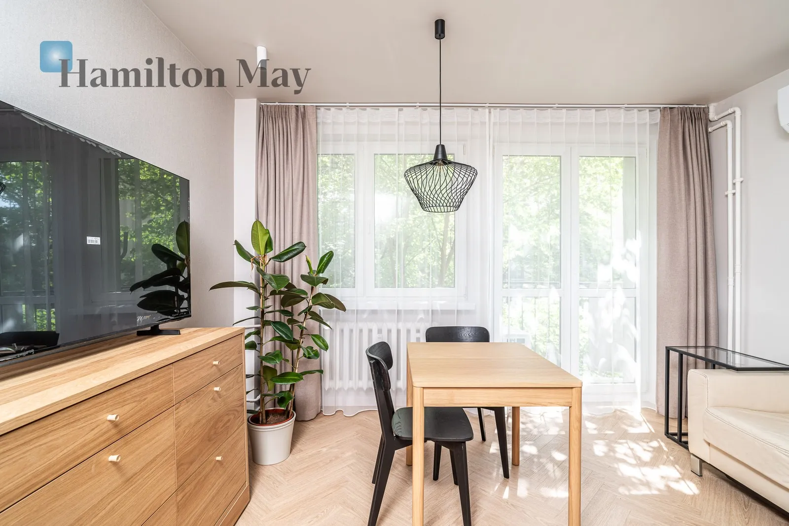 City: Kraków Street: Łobzowska Region: Stare Miasto Subregion: Piasek Distance to centre: 1.16 km Level: 2 Price: 3300 PLN Bedrooms: 1 Bathrooms: 1 - slider