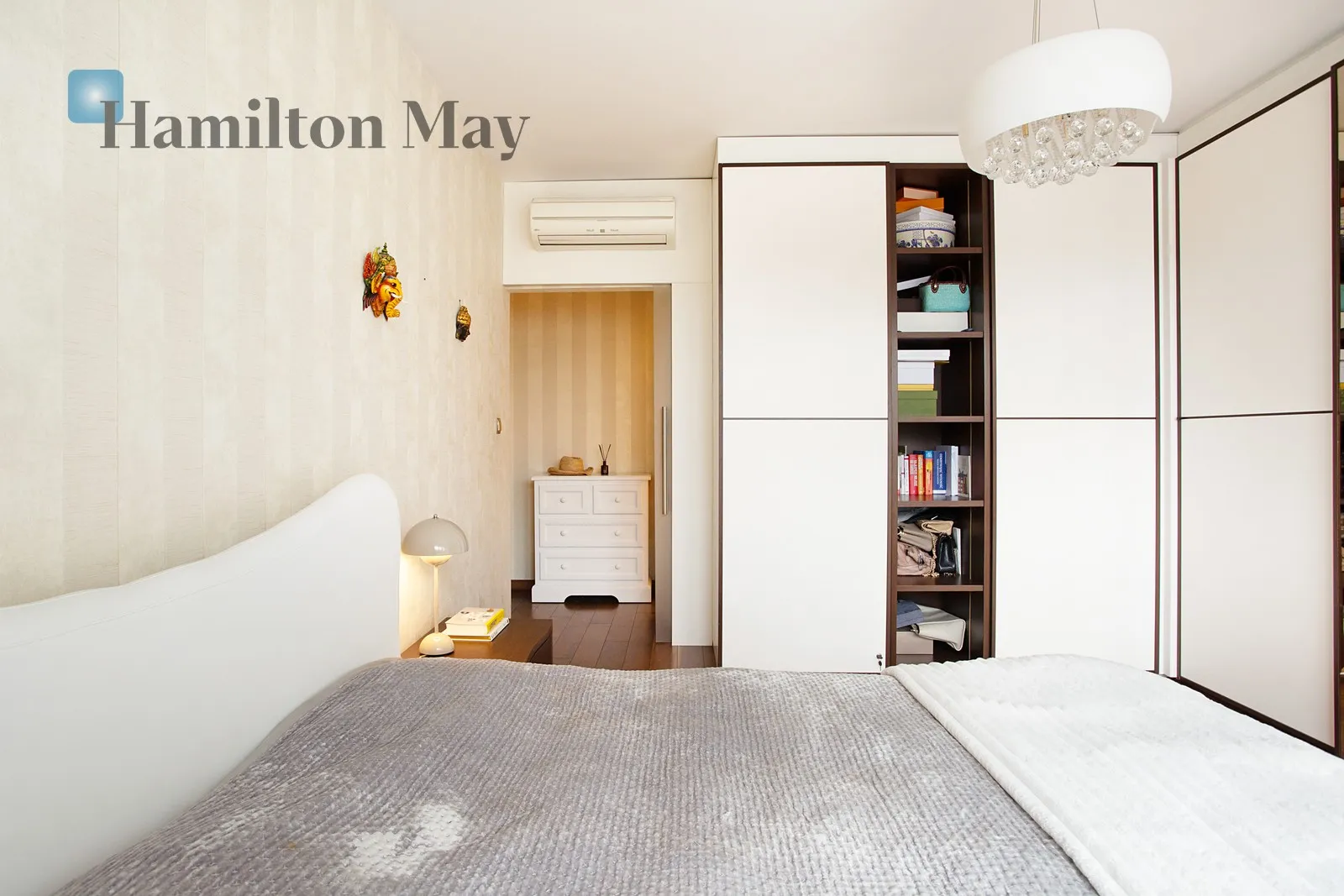 Distance to centre: 2.19 km Level: 7 Price: 4100000 PLN Bedrooms: 3 - slider