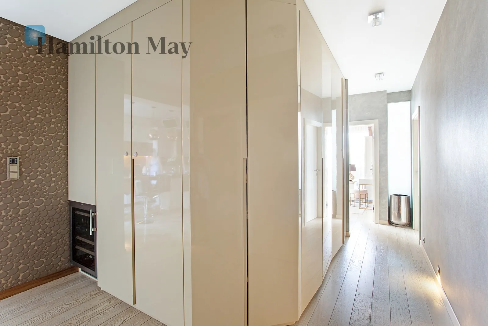 Price: 4100000 PLN Bedrooms: 3 Bathrooms: 3 Size: 172.9m2 - slider