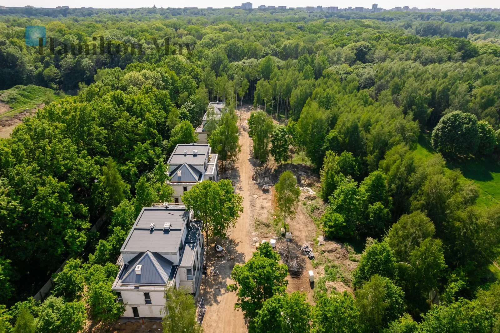 Wyjątkowa willa w Wilanowie otoczona drzewami - komfort, przestronność i nowoczesny design - slider