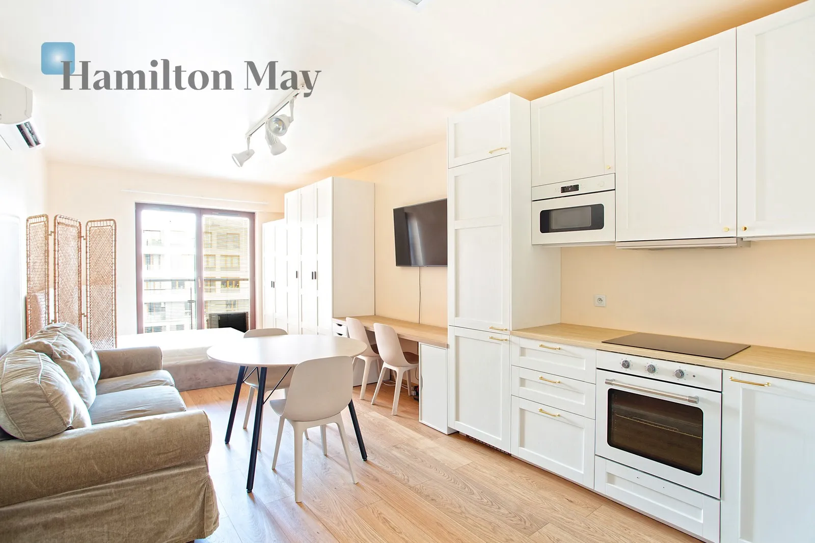 City: Kraków Street: Przemysłowa Region: Podgórze Subregion: Zabłocie Distance to centre: 2.19 km Level: 6 Price: 769000 PLN Bedrooms: 0 Bathrooms: 1 Size: 32.5m2 Price/m2: 23662 PLN - slider