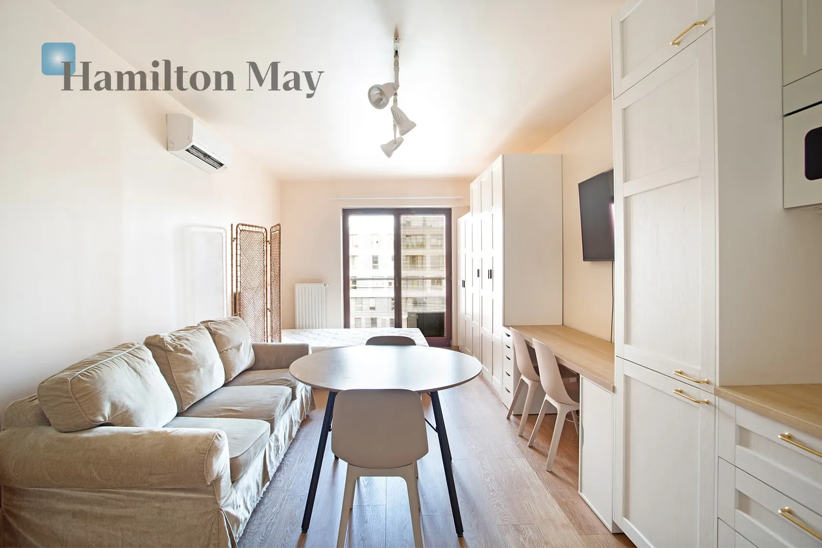 City: Kraków Street: Przemysłowa Region: Podgórze Subregion: Zabłocie Distance to centre: 2.19 km Level: 6 Price: 769000 PLN Bedrooms: 0 Bathrooms: 1 Size: 32.5m2 - slider