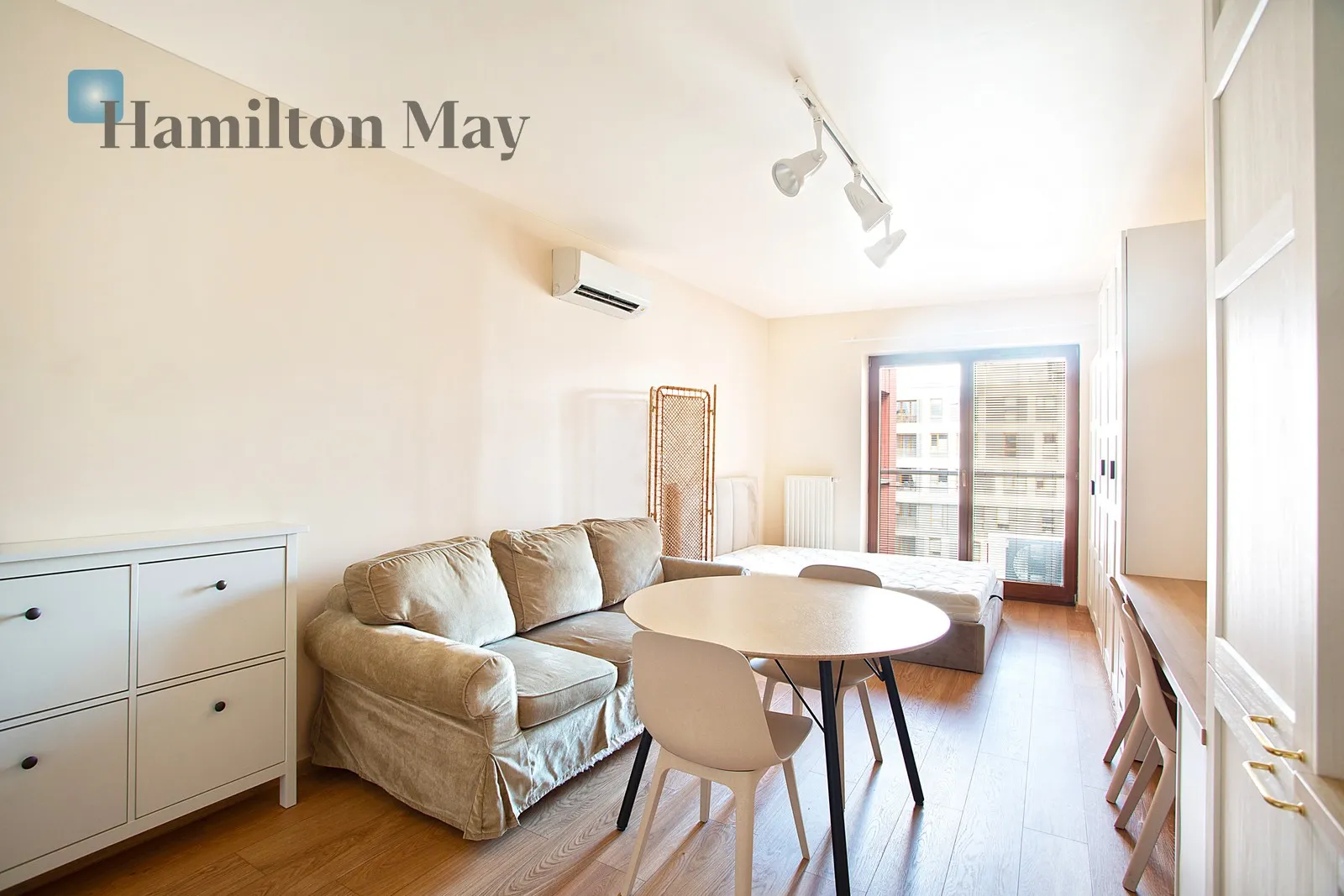 Street: Przemysłowa Region: Podgórze Subregion: Zabłocie Distance to centre: 2.19 km Level: 6 Price: 769000 PLN Bedrooms: 0 Bathrooms: 1 Size: 32.5m2 Price/m2: 23662 PLN - slider