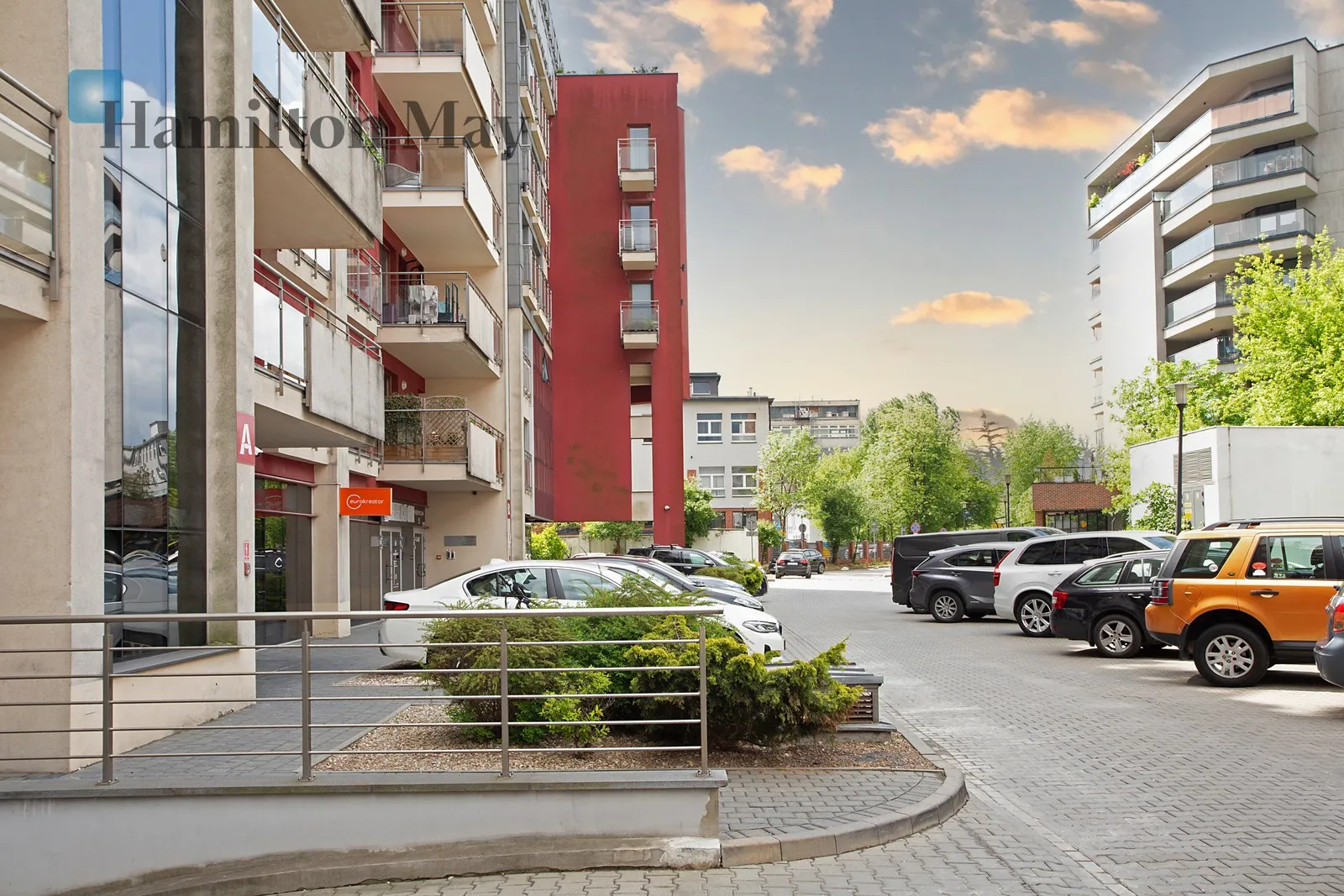 Street: Przemysłowa Region: Podgórze Subregion: Zabłocie Distance to centre: 2.19 km Level: 6 Price: 769000 PLN Bedrooms: 0 - slider