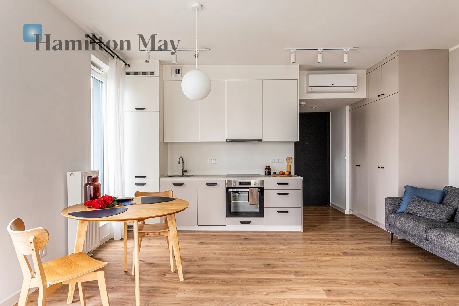 Studio | 39.62 m2 | Close to the Center | High floor in Unique Tower - slider