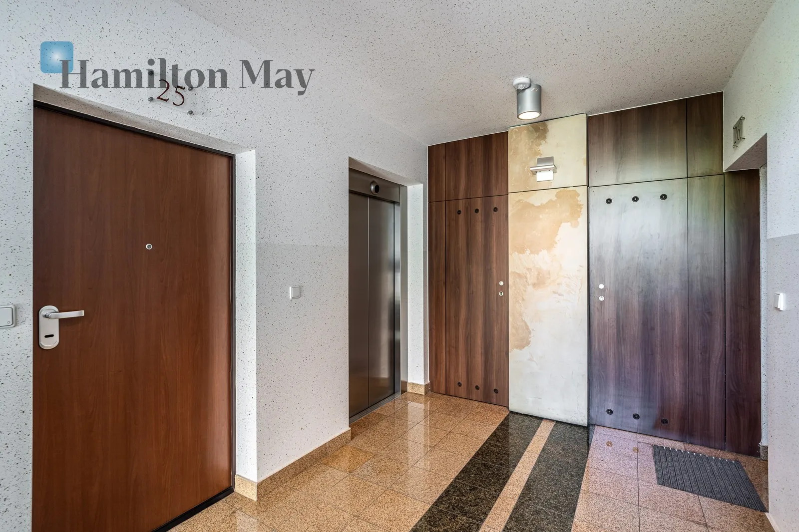 Level: 1 Price: 6700 PLN Bedrooms: 4 Bathrooms: 2 - slider